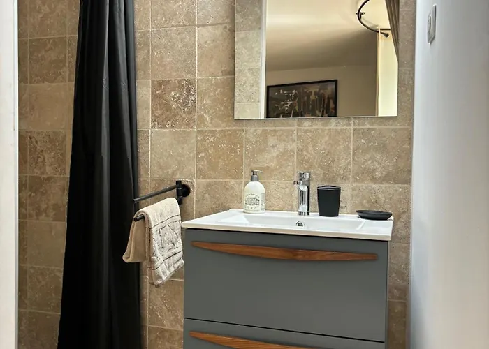 فندق مبيت وإفطار Chateau De Lestang Savignac (Aveyron)