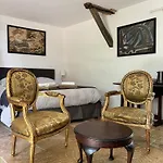 Bed & Breakfast Chateau De Lestang 3*