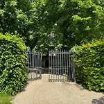 Chateau De Lestang Bed & Breakfast