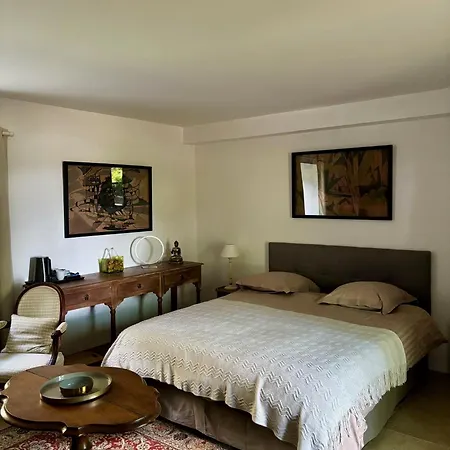 Bed & Breakfast Chateau De Lestang 3*