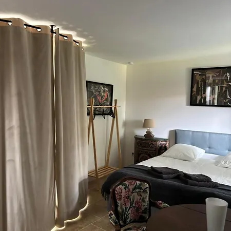 Chateau De Lestang Bed & Breakfast